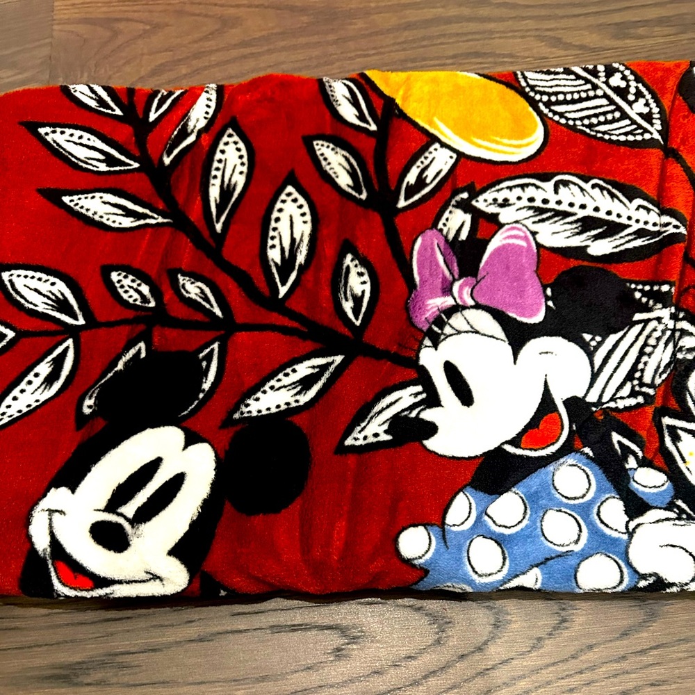 Vera Bradley Disney Mickey Essential Throw Blanket NWT ❤️‍🔥FIRM PRICE❤️‍🔥